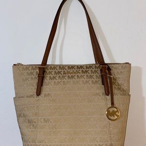 Michael kors jet set medium tote